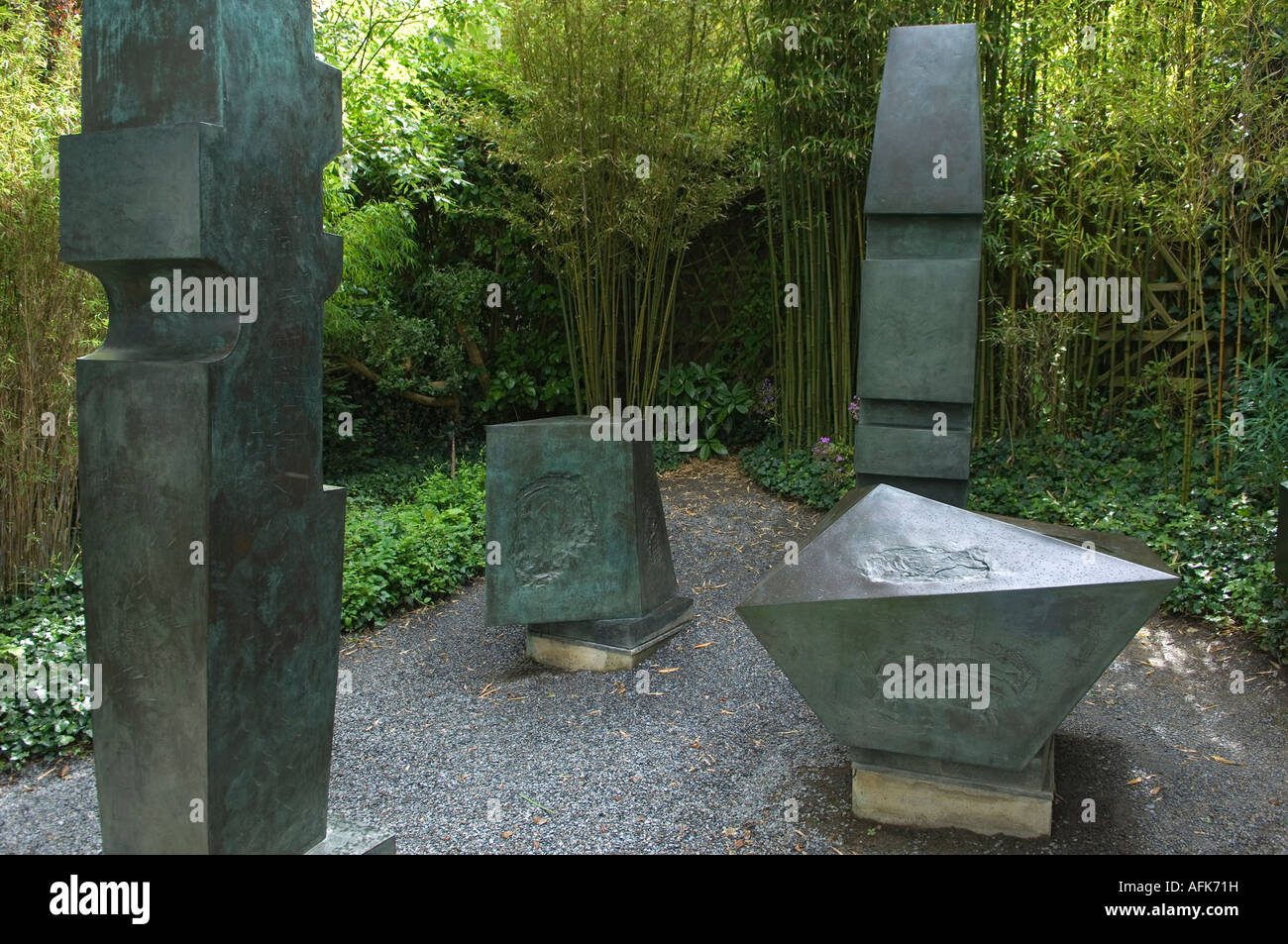 Éléments de la sculpture Conversation avec Magic Stones par Dame Barbara Hepworth exposée au Musée Barbara Hepworth Banque D'Images