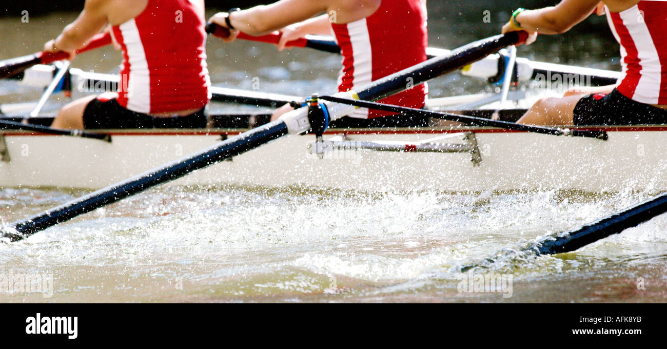 L'aviron de l'équipage dans la rivière Milwaukee Wisconsin Milwaukee Défi Banque D'Images