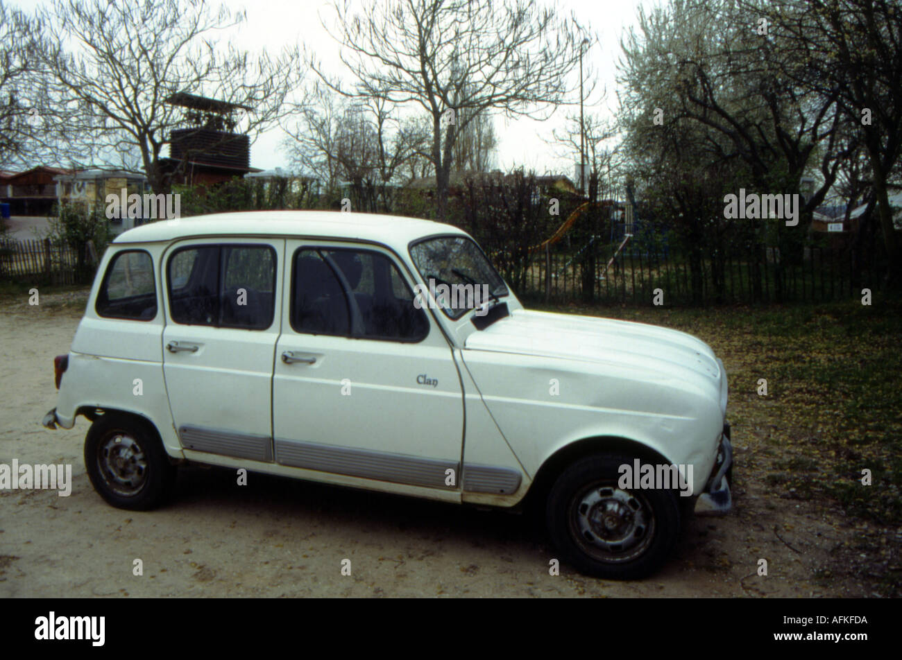 Voiture Renault classique français quatre campagnes france Banque D'Images