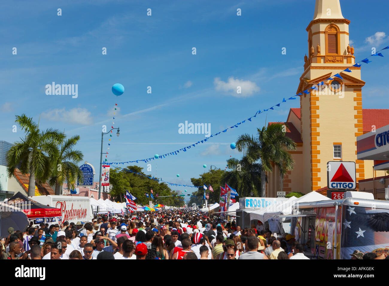 La foule lors d'un carnaval, Little Havana, Miami, Floride, USA Banque D'Images