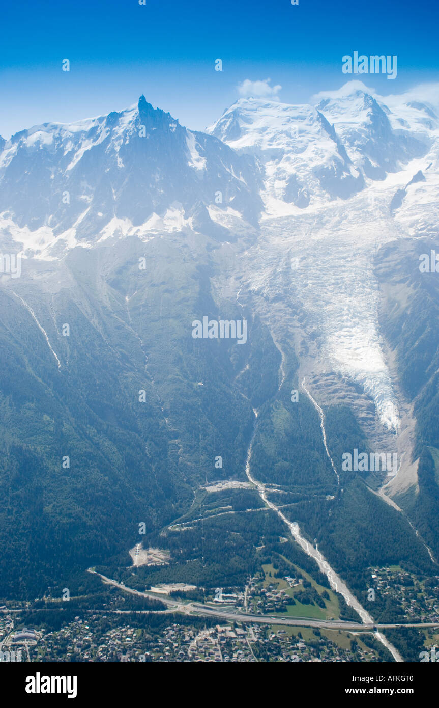 Aiguille du Midi vu depuis le sommet du Brévent, Haute Savoie, Rhone Alpes, France Banque D'Images