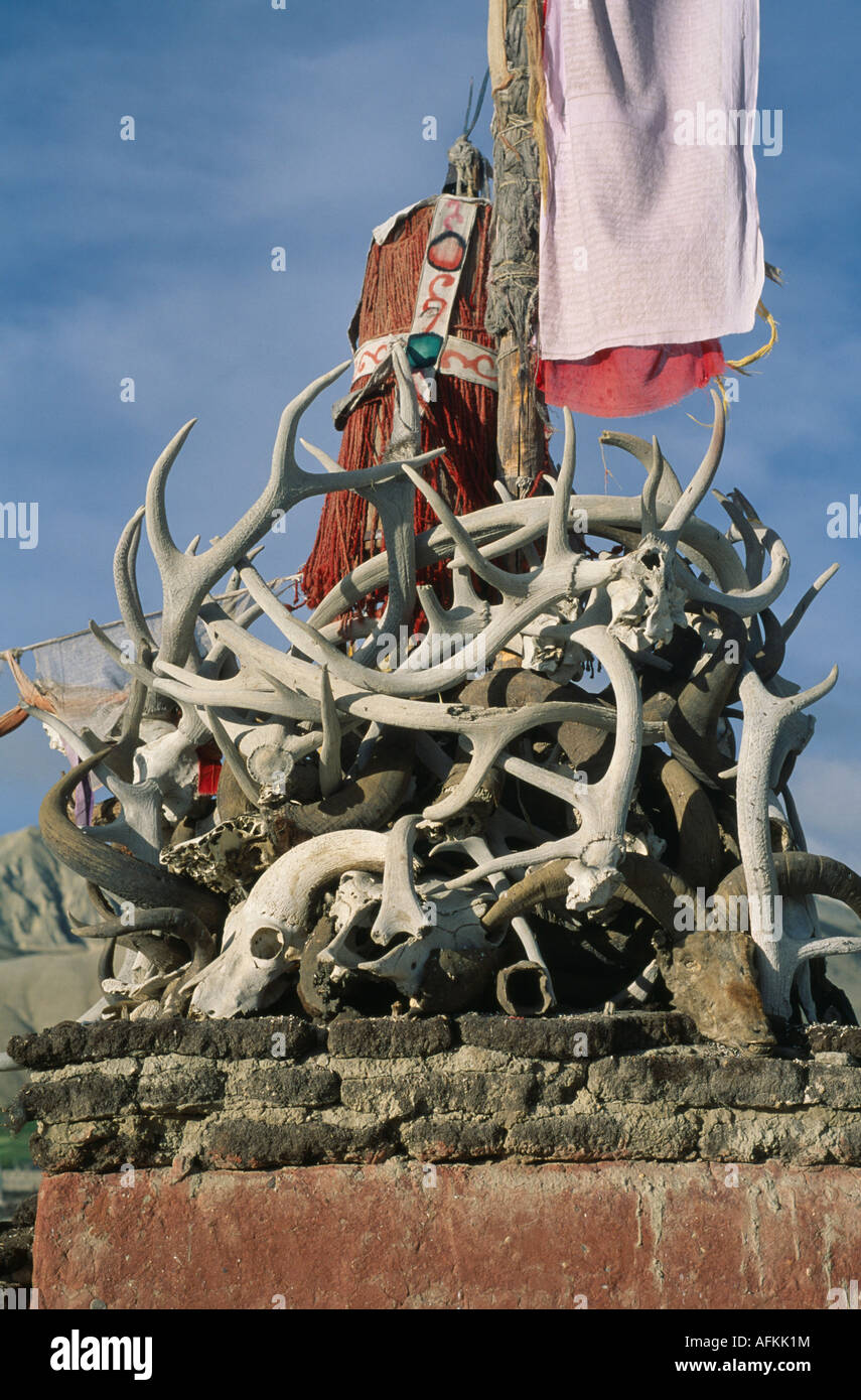 Le Népal l'Asie du Sud de l'himalaya Lo Manthang culte des crânes de chèvre et bois protéger palais du roi des démons et des mauvais esprits Banque D'Images