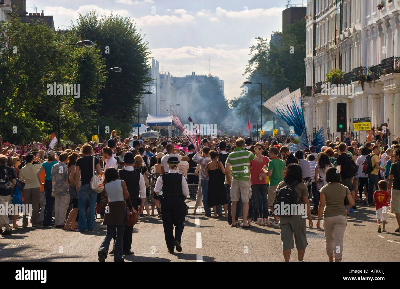 Rue bondée au carnaval de Notting Hill Londres Banque D'Images