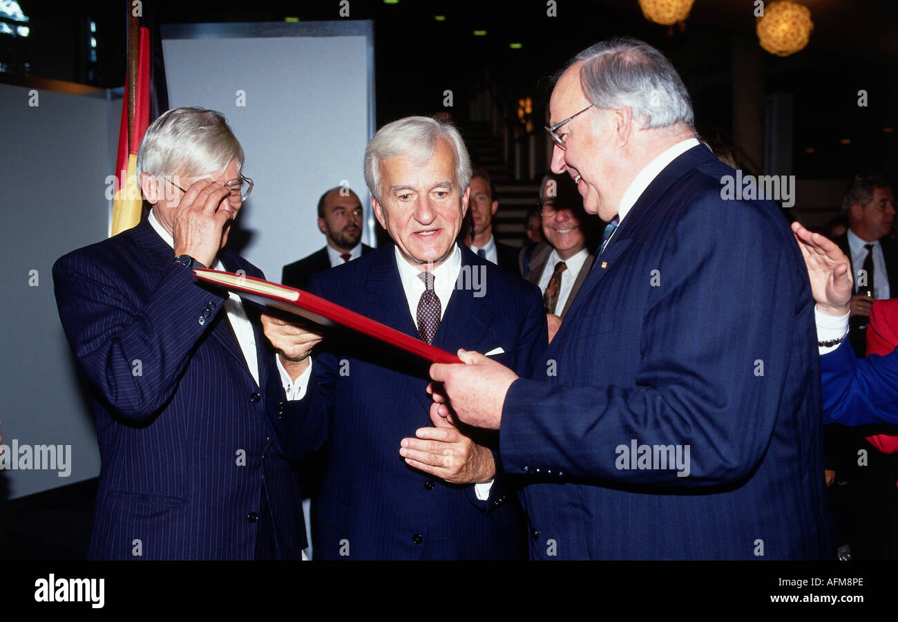 Weizsäcker, Richard von, 15.4.1920 - 31.1.2015, politicien allemand (CDU), avec Christian Schwarz-Schilling, Helmut Kohl, 4.10.1990, Banque D'Images