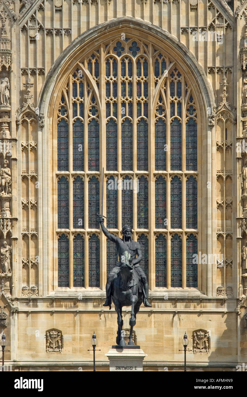 Londres, Royaume-Uni. Palais de Westminster / chambres du Parlement - Statue (1860 - Baron Marochetti) de Richard I / cœur de Lion (1157-99) dans Old Palace Yard Banque D'Images