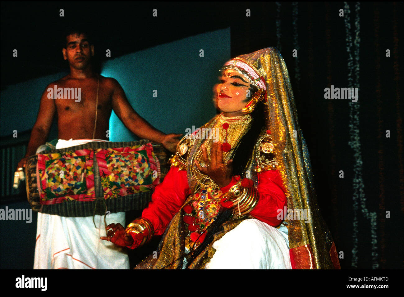Kerala Inde Alleppey et musicien danseur de Kathakali culture Banque D'Images