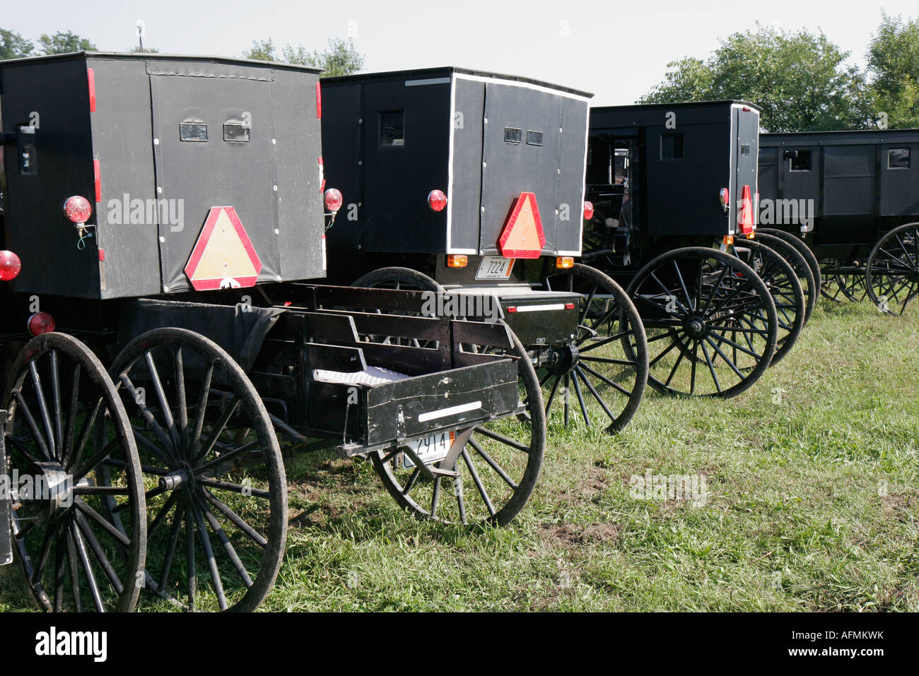 Shipshewana Indiana, vente aux enchères à la ferme, chevaux garés de chevaux tirés Amish buggy, les visiteurs Voyage voyage tourisme touristique repère culture cultu Banque D'Images