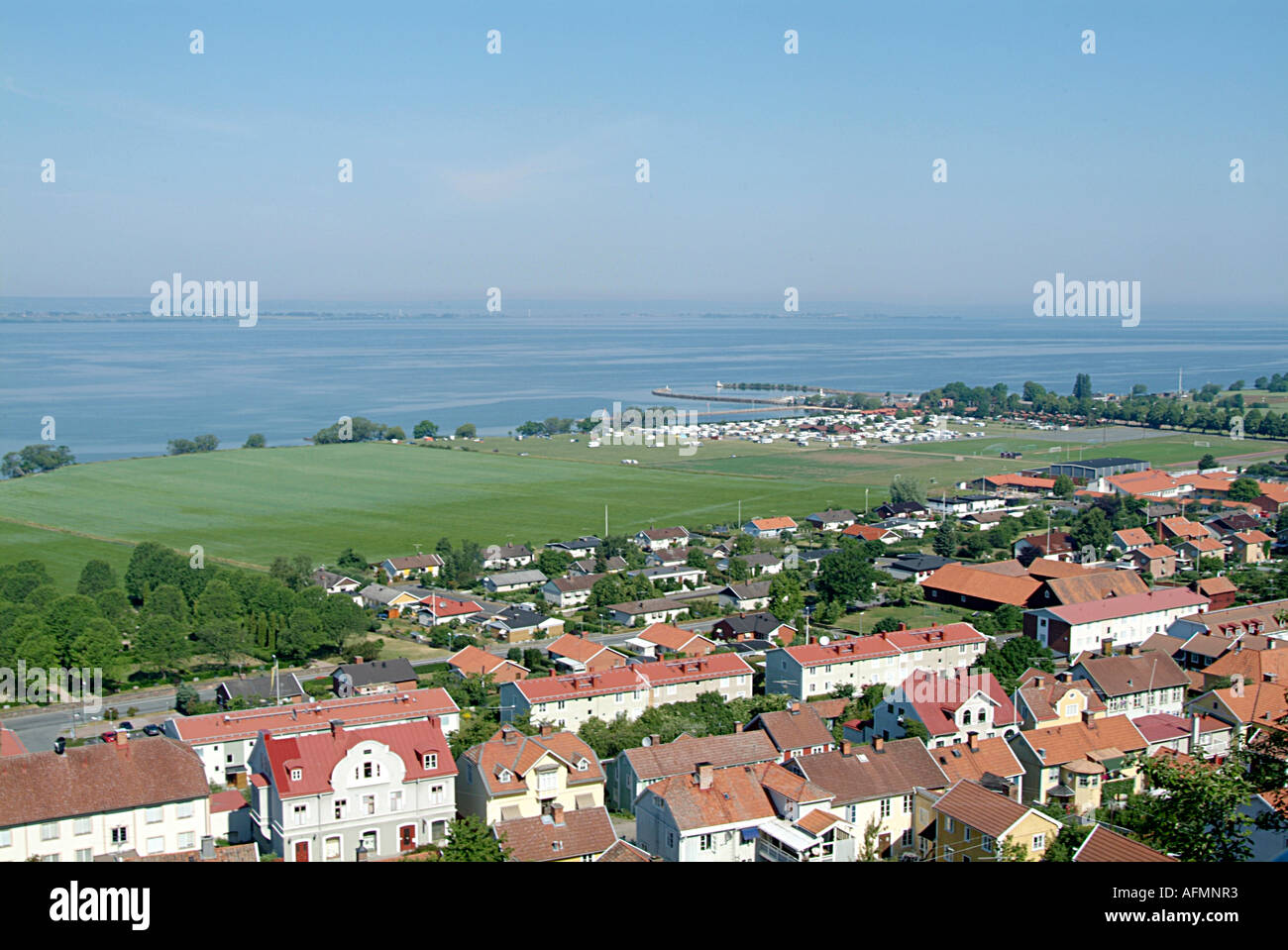 Gränna, granna, ville, sur, le, port, du, lac, vattern, Visingsö, Vättern, dans, l'arrière, terrain, maison, maisons, routes, collectivité Banque D'Images