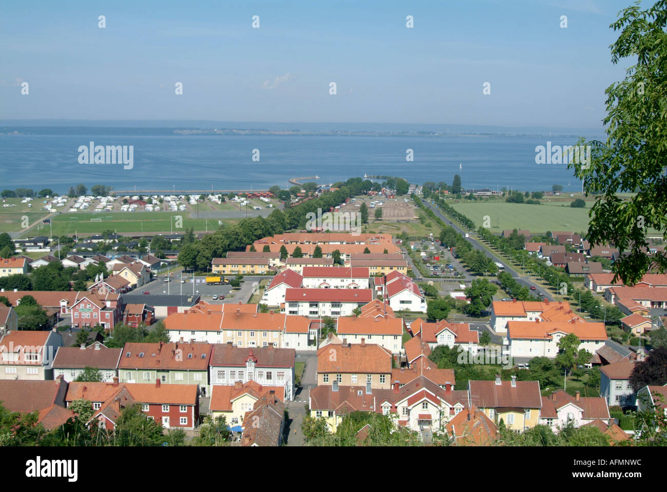 Gränna, granna, ville, sur, le, port, du, lac, vattern, Visingsö, Vättern, dans, l'arrière, terrain, maison, maisons, routes, collectivité Banque D'Images