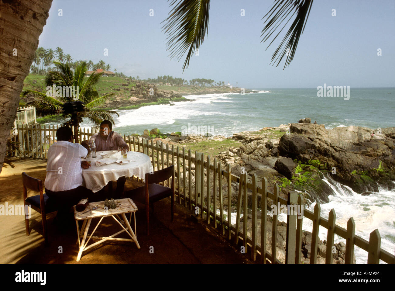Kovalam Kerala Inde Rockholm Hotel terrasse, surplombant l'Océan Indien Banque D'Images