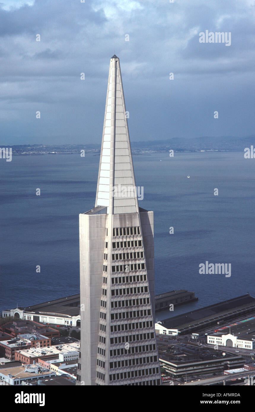 10473 Transamerica Pyramid San Francisco California USA landmark architecture Bay quais hirise Banque D'Images
