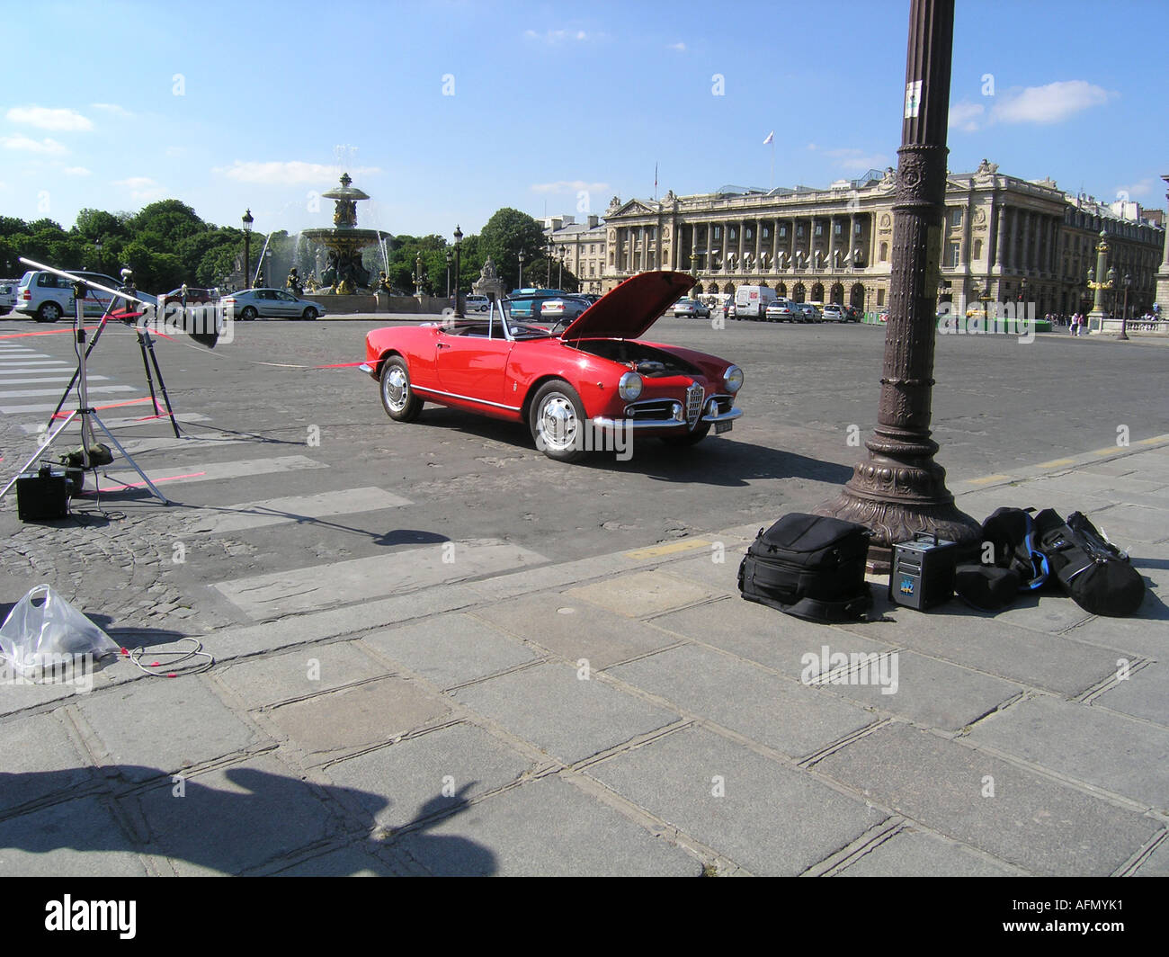 Alfa Romeo Giulietta Spider dans professional magazine photoshoot à Place de la Concorde Paris France Banque D'Images