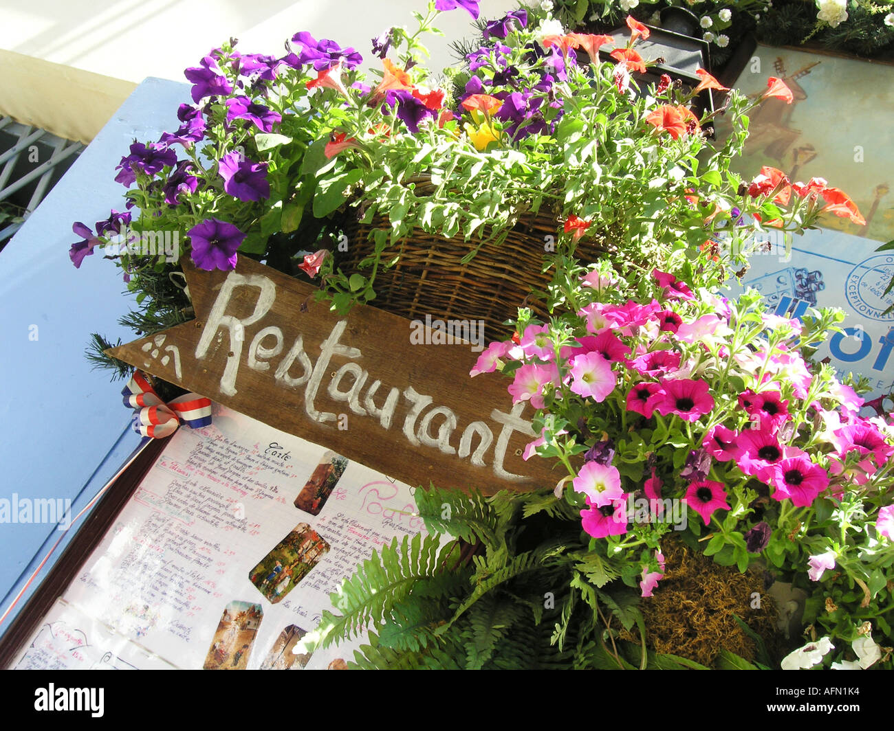 Détail de Poulbot restaurant pittoresque à l'angle de la Rue Norvins, Montmartre Paris France Banque D'Images
