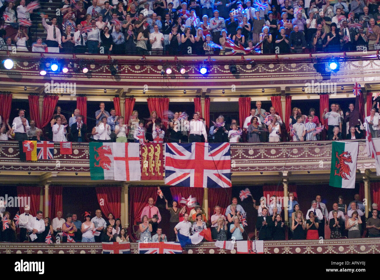 Dernière nuit des Proms le Royal Albert Hall South Kensington Royaume-Uni tous les drapeaux des nations. Londres Grande-Bretagne HOMER SYKES Banque D'Images