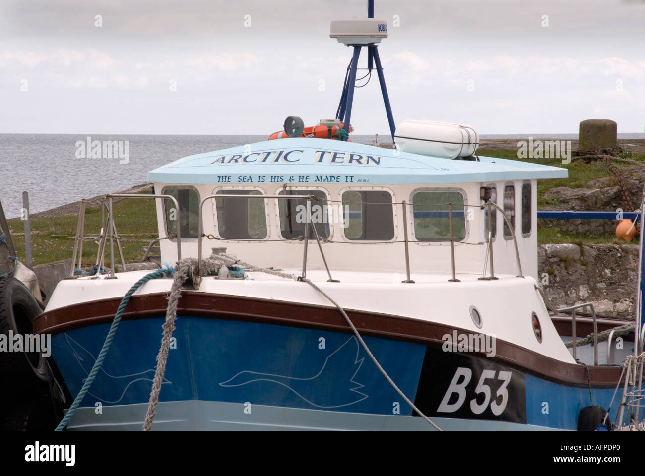 La Sterne Arctique Bateau De Peche En Carnlough Harbour Co Antrim Biblique Avec Citation La Mer Est Sa Propriete Et Qu Il L A Fait Photo Stock Alamy La Sterne Arctique Bateau De Peche En Carnlough Harbour Co Antrim Biblique Avec Citation La Mer Est Sa Propriete Et Qu Il L A Fait Photo Stock Alamy