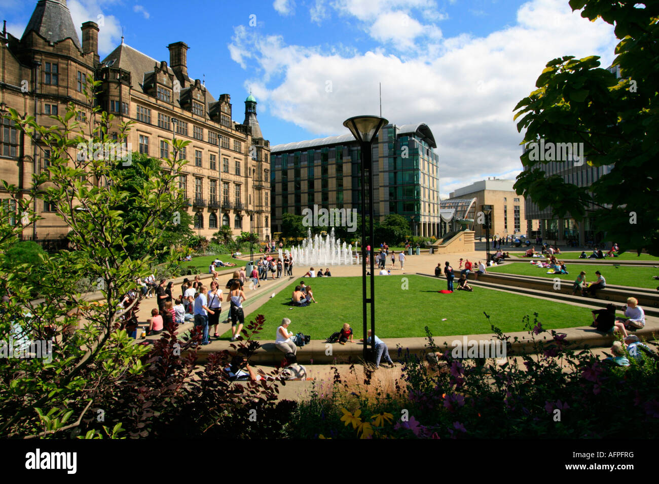 Centre-ville des jardins de la paix été goodwin fontaine à eau de ville Sheffield City South Yorkshire angleterre uk go Banque D'Images