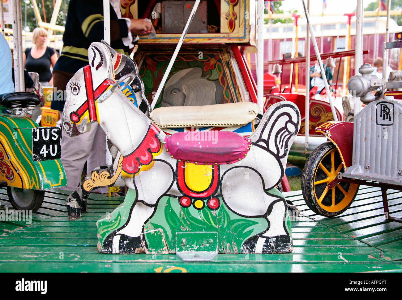 Cheval en bois sur carrousel au parc des expositions dans le village anglais Banque D'Images