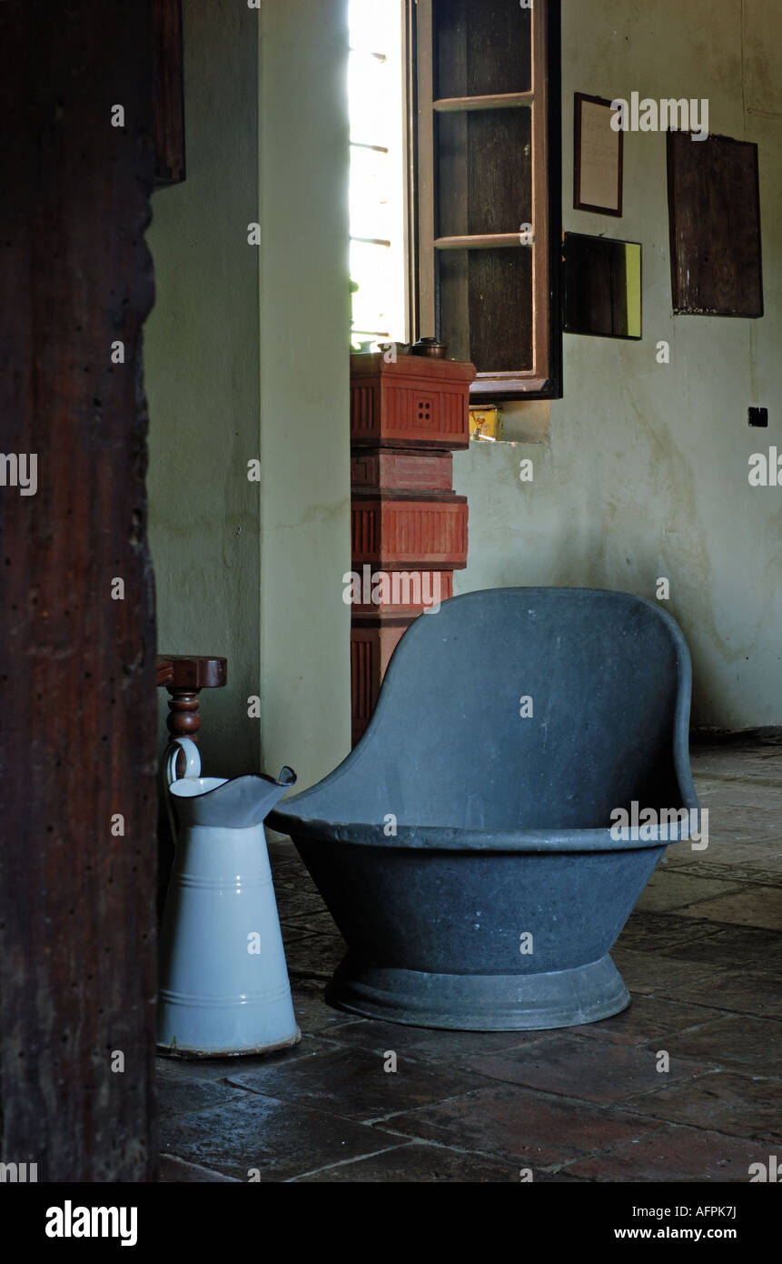 Baignoire ancienne remous dans une ferme en Italie Banque D'Images