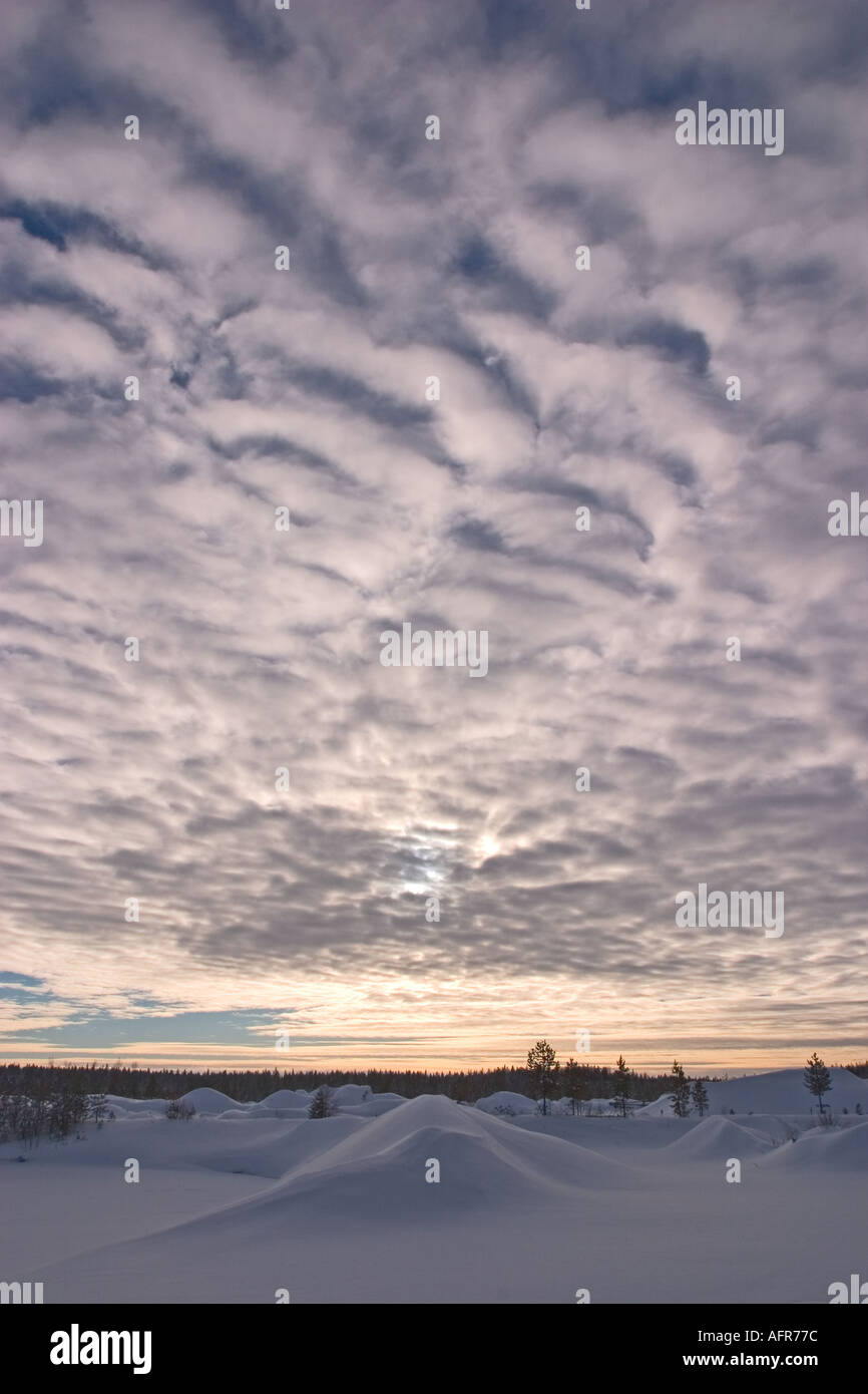 Motif de nuages au ciel du soir , Finlande Banque D'Images