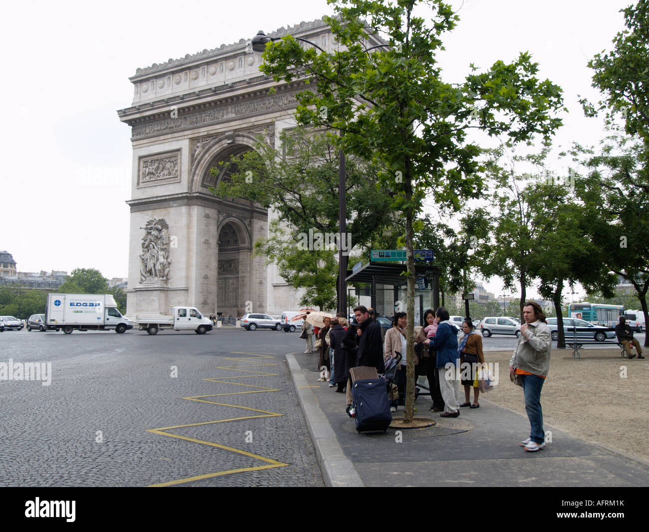 People at paris bus stop Banque de photographies et d'images à haute  résolution - Alamy