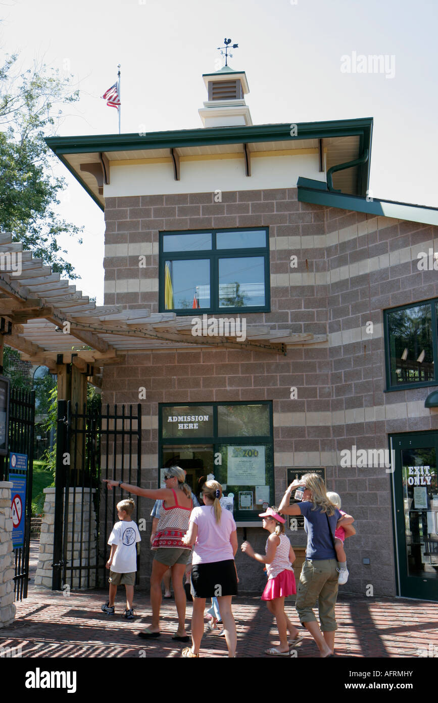 Indiana LaPorte County, Michigan City, Washington Park Zoo, entrée, devant, famille parents parents enfants enfants, visiteurs voyage t Banque D'Images