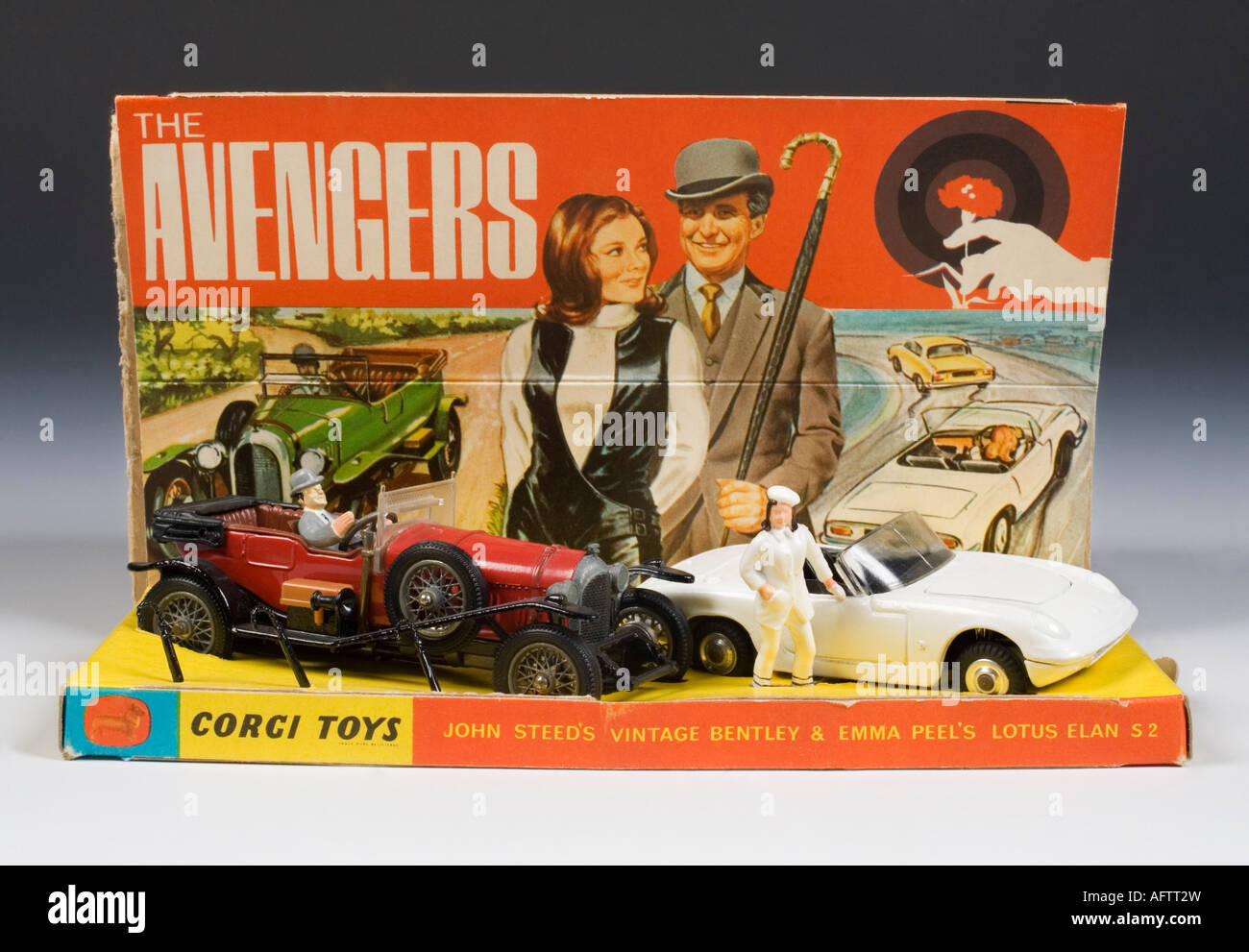 Les Avengers Coffret Cadeau. Corgi modèles de collections no.cadeau 40 Bentley John Steed et Emma Peel Lotuse Elan S2. Publié 1966 Banque D'Images