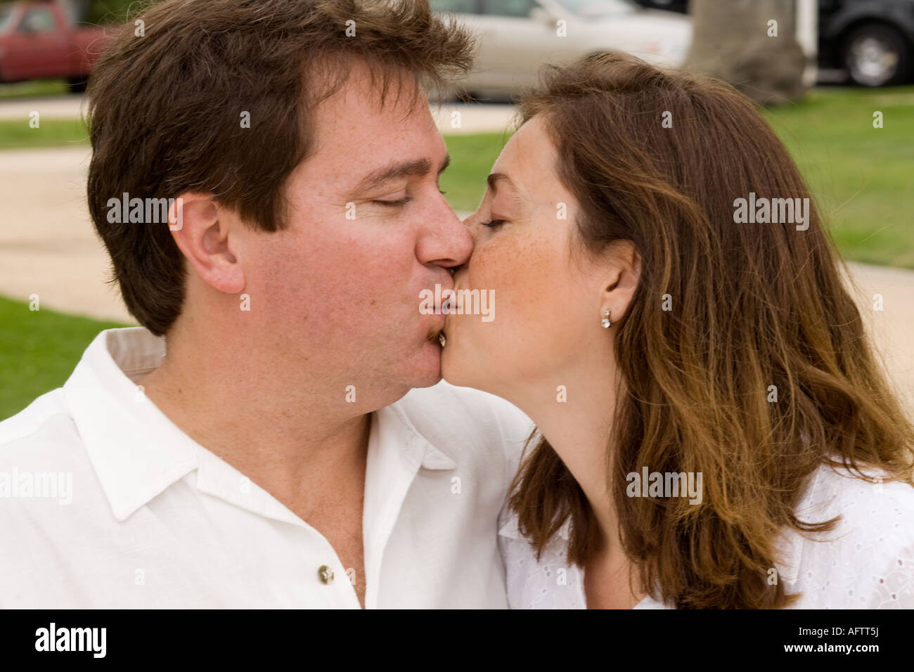 Young couple smiling, portrait Banque D'Images