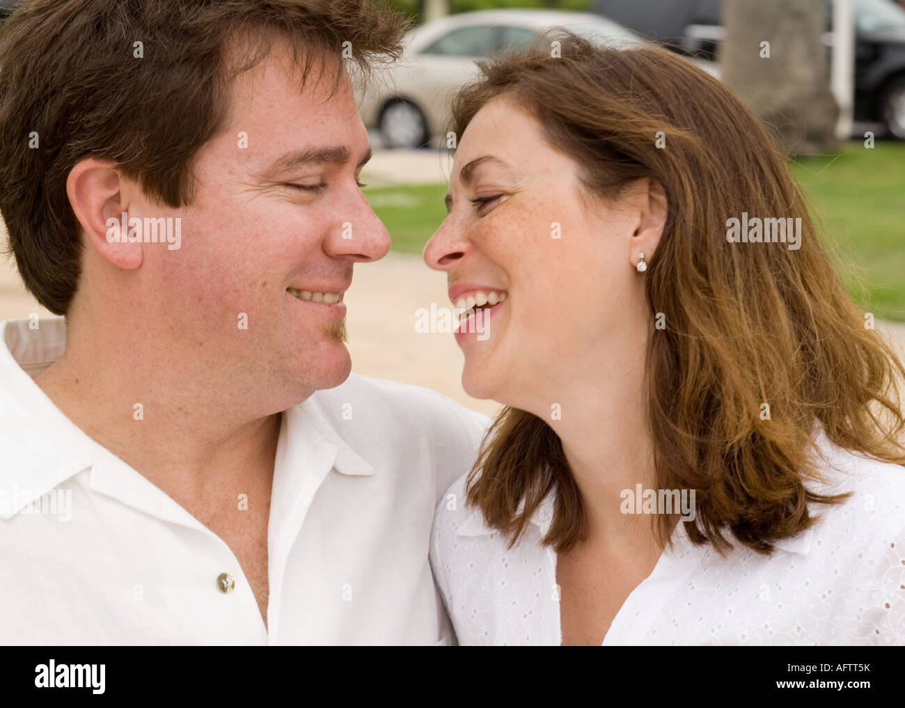 Young couple smiling, portrait Banque D'Images