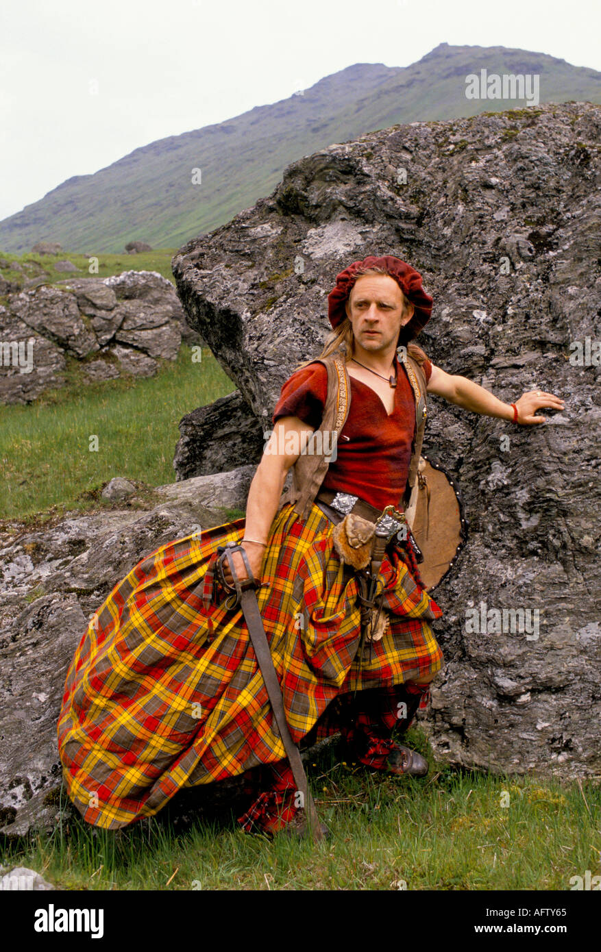 Le Clan une robe de groupe écossaise de reconstitution pour la bataille de Culloden un long traditionnel. Glen Croe Écosse années 1990 Royaume-Uni HOMER SYKES Banque D'Images