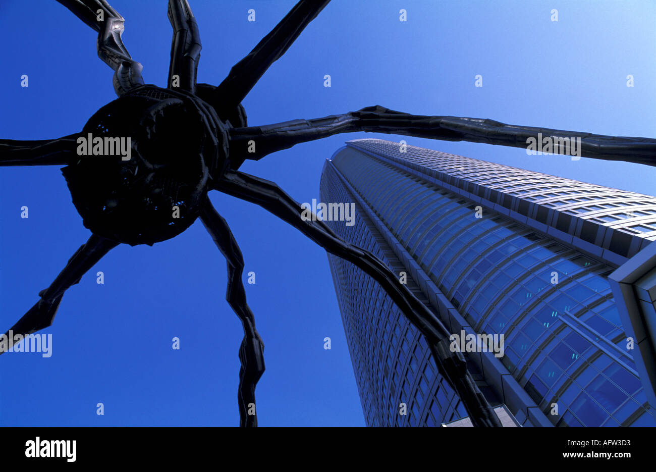 L'araignée géante en face de Roppongi Hills Mori Tower Tokyo Japon Banque D'Images