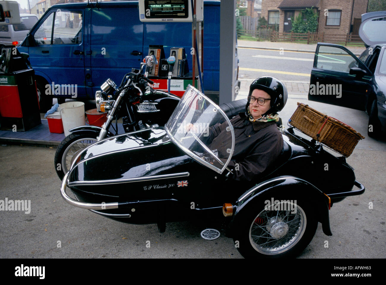 Two Fat Ladies portrait de Jennifer Paterson filmant le programme culte de cuisine télévisée BBC2 des années 1998 1990 UK HOMER SYKES Banque D'Images