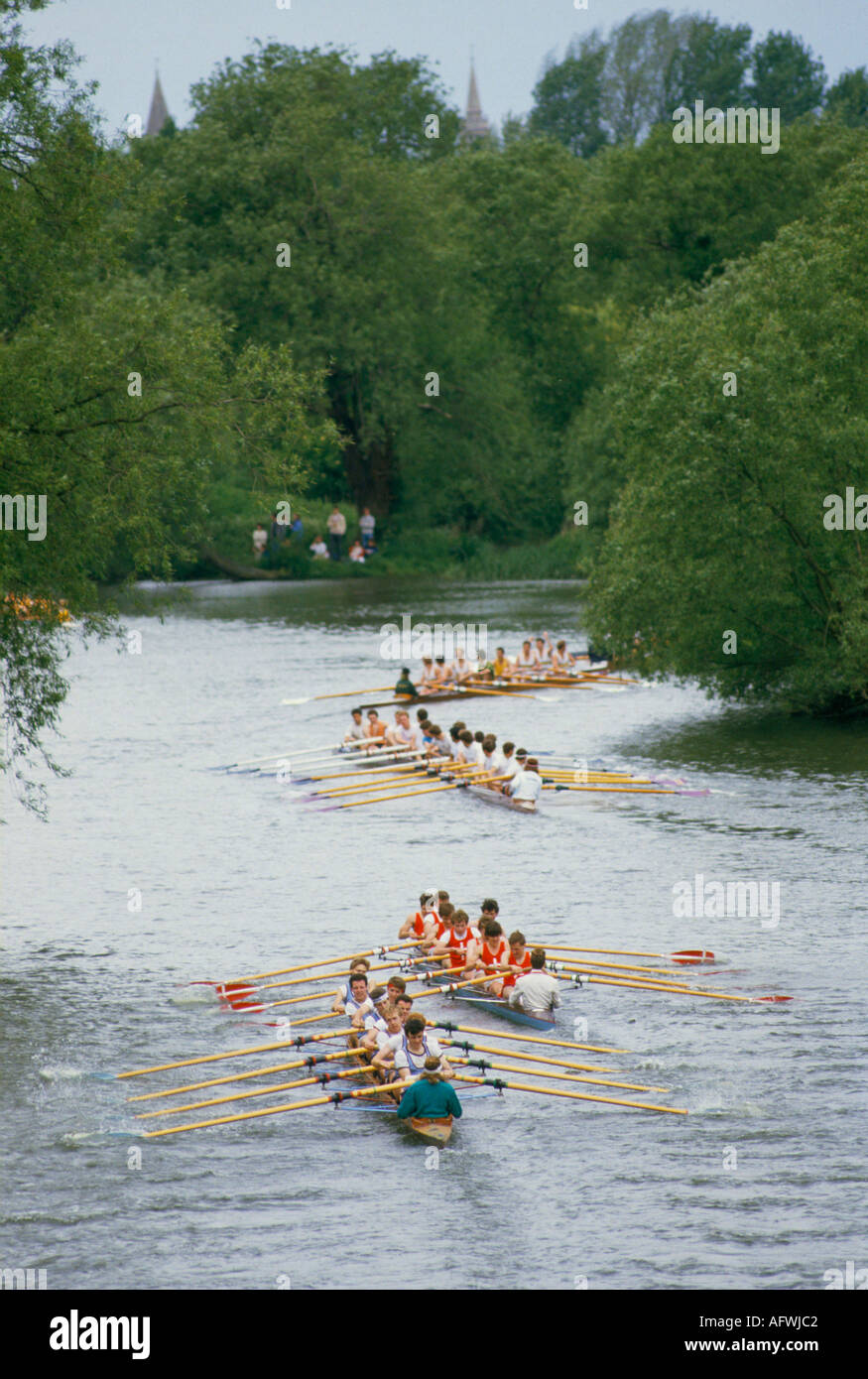 La semaine des Eights de l'Université d'Oxford, également connue sous le nom de Summer Eights, est une régate annuelle d'aviron de quatre jours sur River Isis. ANNÉES 1980 ROYAUME-UNI HOMER SYKES Banque D'Images