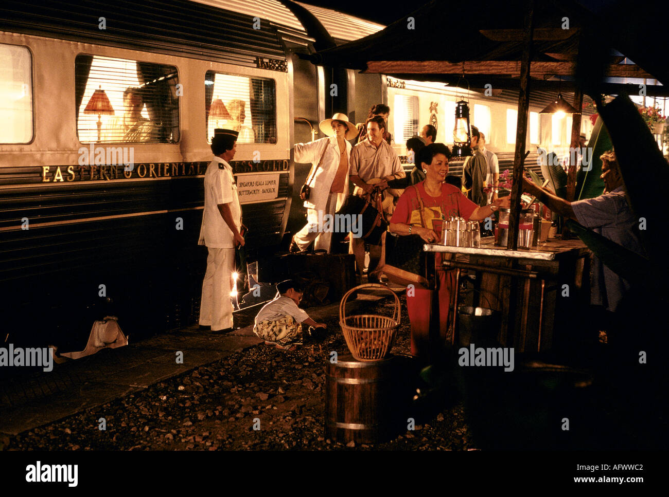 Voyage en train oriental Express.Tournage publicitaire Bukit Timah gare de Singapour Asie du Sud-est.1991 années 1990 HOMER SYKES Banque D'Images