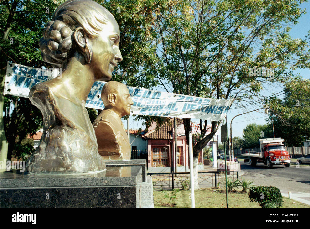 Une statue pour commémorer 'Eva Peron' et son mari président 'Juan Peron' dans la banlieue appelée Ciudad Evita, (ville Evita) Buenos Aires Argentine Banque D'Images