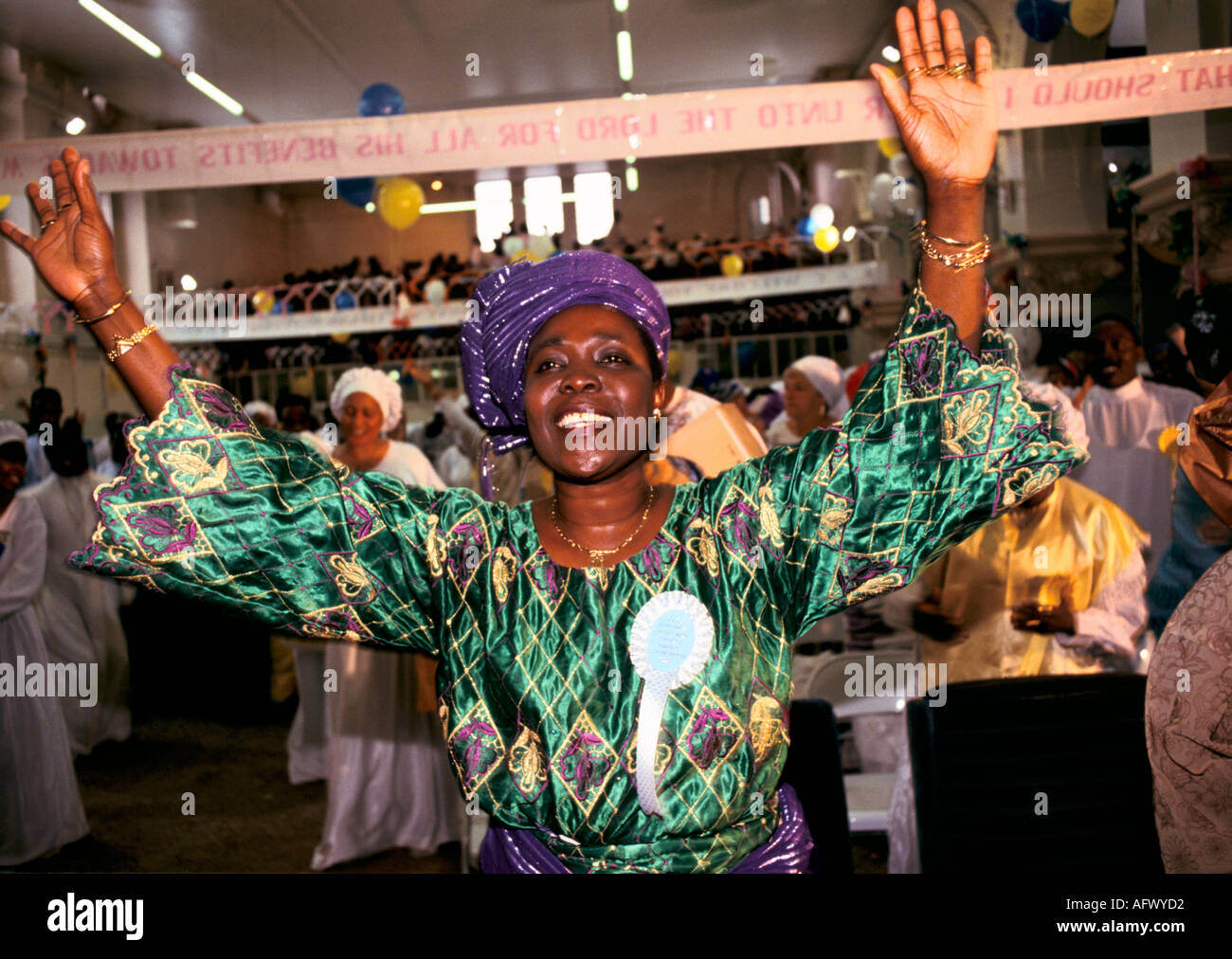 Service d'église multiculturelle britannique noire Harvest Festival l'Église céleste du Christ, communauté Yoruba Royaume-Uni années 1990 HOMER SYKES Banque D'Images