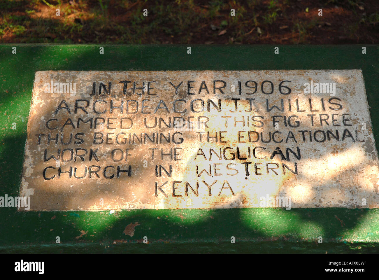 Plaque sous un figuier à Maseno School Kenya Afrique de l'Est Banque D'Images