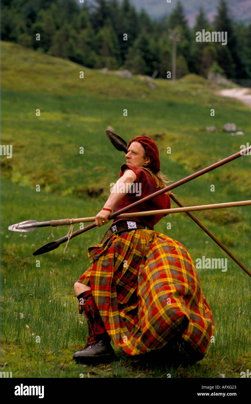 Battle of Culloden, le Clan un camp de fin de semaine écossais de reconstitution de groupe à Glen Crie. Recréation de scènes de bataille Ecosse années 1990 Royaume-Uni HOMER SYKES Banque D'Images