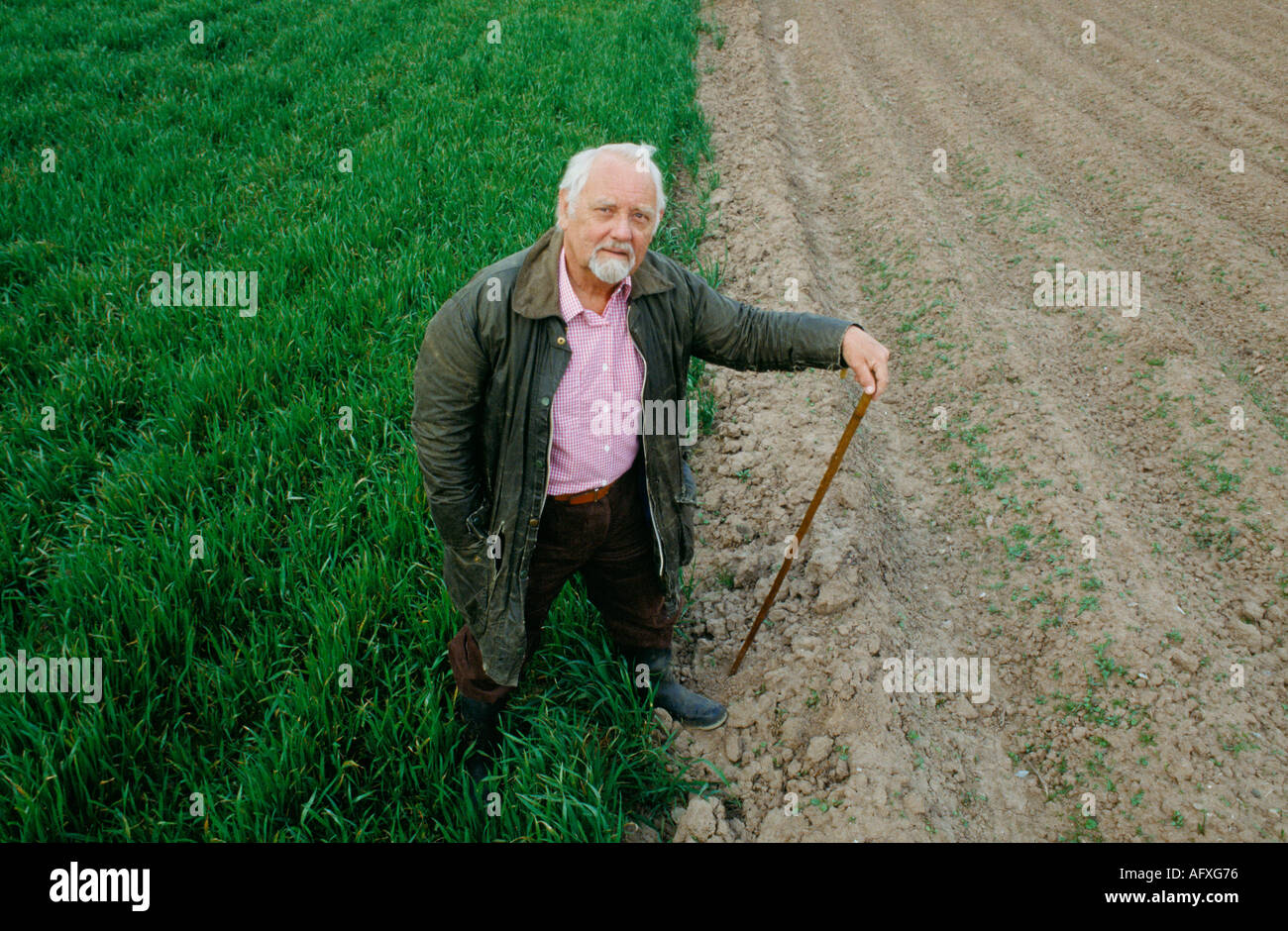 Norman Painting l'acteur britannique qui joue Phil Archer dans le programme de radio de la BBC les Archers vus ici sur sa ferme dans les Midlands 1985 années 1980 Royaume-Uni HOMER SYKES Banque D'Images