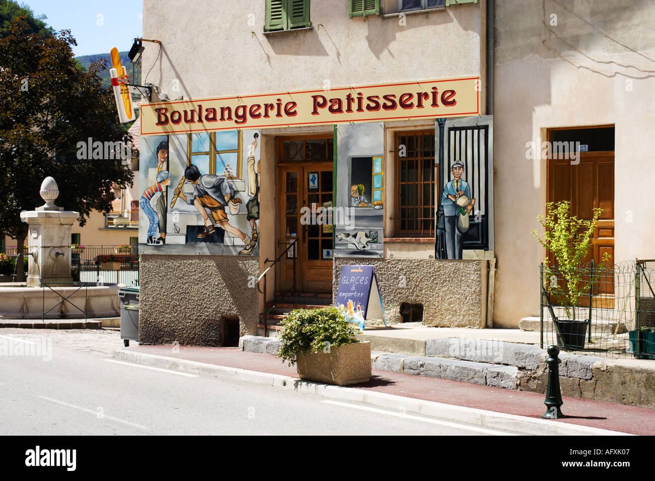 Boulangerie Patisserie boutique murale peinte avec à St Sauveur sur Tinee, Alpes Maritimes, Provence, France Banque D'Images