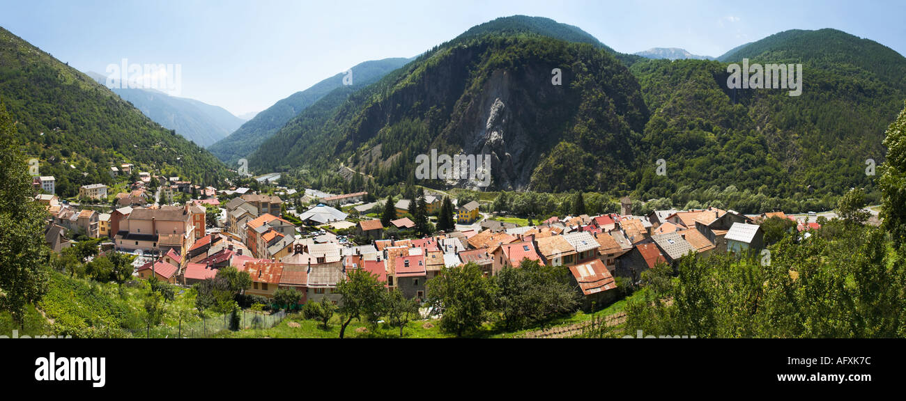 Isola village dans les Alpes Maritimes, au sud de la France Banque D'Images