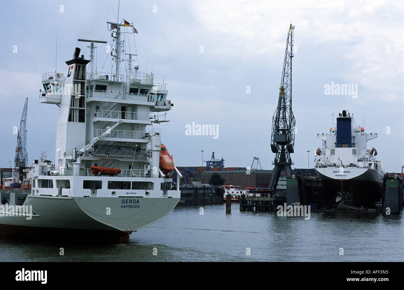 Cale sèche flottante dans le port de Rotterdam, aux Pays-Bas. Banque D'Images