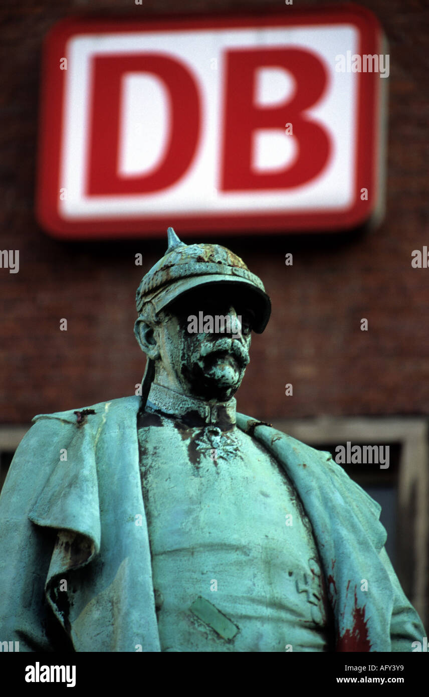 Statue de Otto Von Bismarck en face de la gare d'Essen, Rhénanie du Nord-Westphalie, Allemagne. Banque D'Images