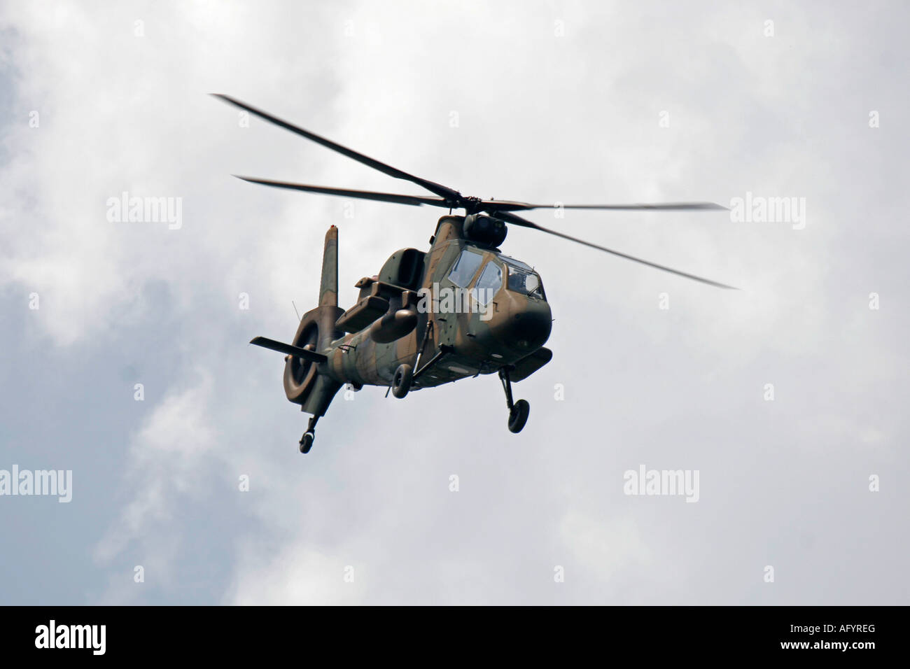 Kawasaki Oh 1 Reconnaissance Helicopter Du Japon D Auto Defense Au Sol Photo Stock Alamy