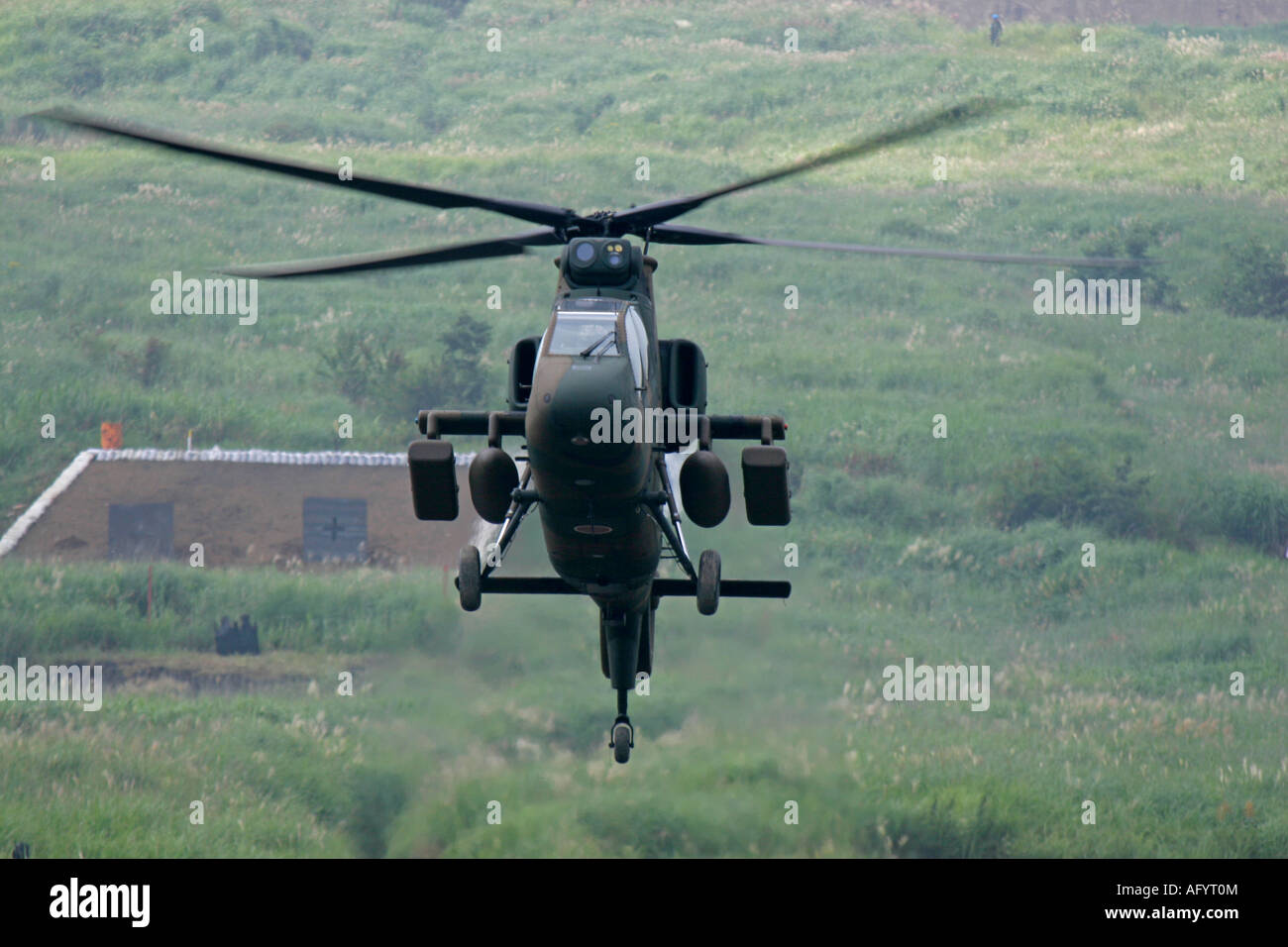 Kawasaki Oh 1 Reconnaissance Helicopter Du Japon D Auto Defense Au Sol Photo Stock Alamy