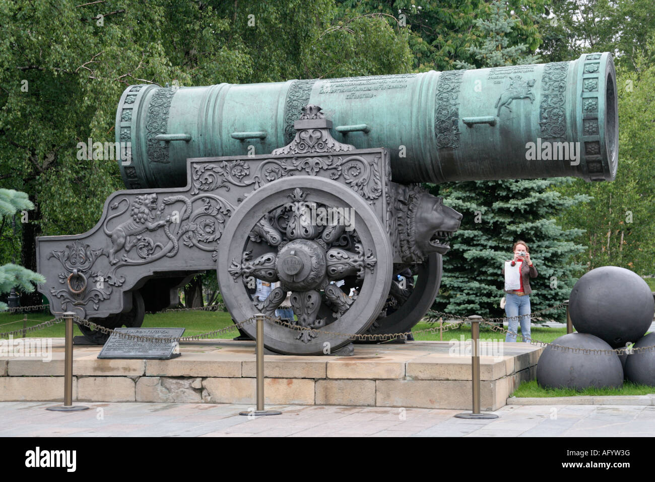 Kremlin de Moscou Moscou Russie Tsar Cannon géant canonball russie Europe Banque D'Images