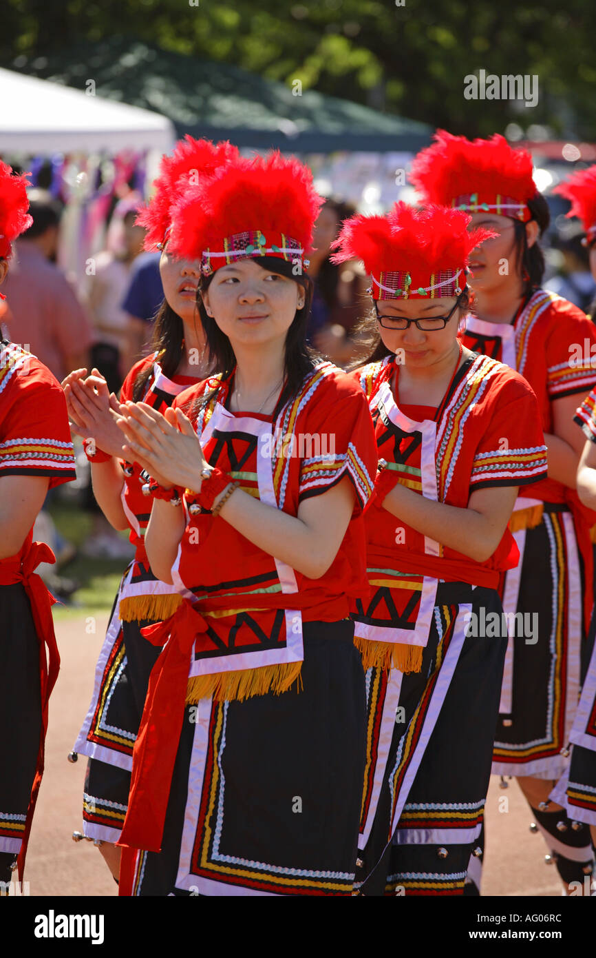Filles taiwanais vêtus de costumes traditionnels Banque D'Images