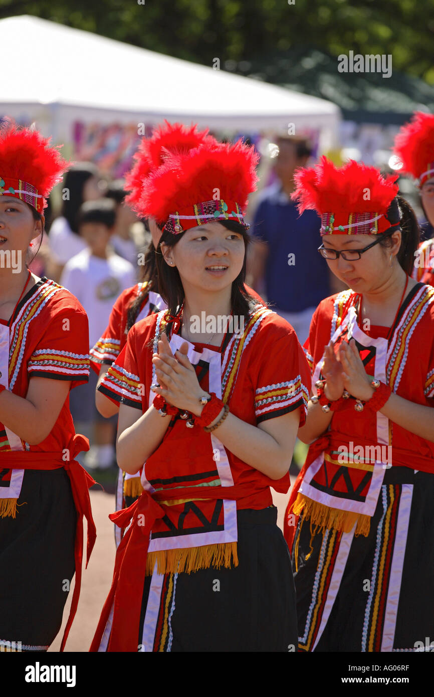 Filles taiwanais vêtus de costumes traditionnels Banque D'Images