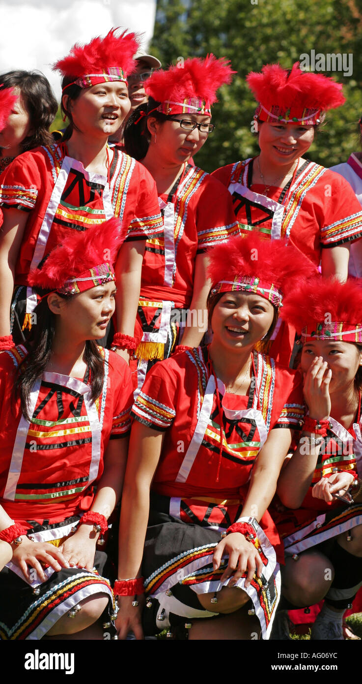 Filles taiwanais vêtus de costumes traditionnels Banque D'Images