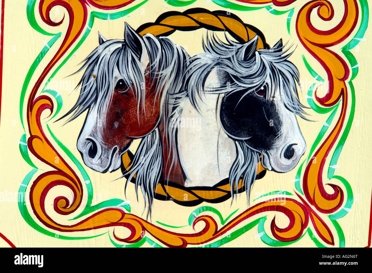 Deux chevaux roulotte détail de la décoration traditionnelle peinture à belper derbyshire événement vintage et de la vapeur 2007 Banque D'Images