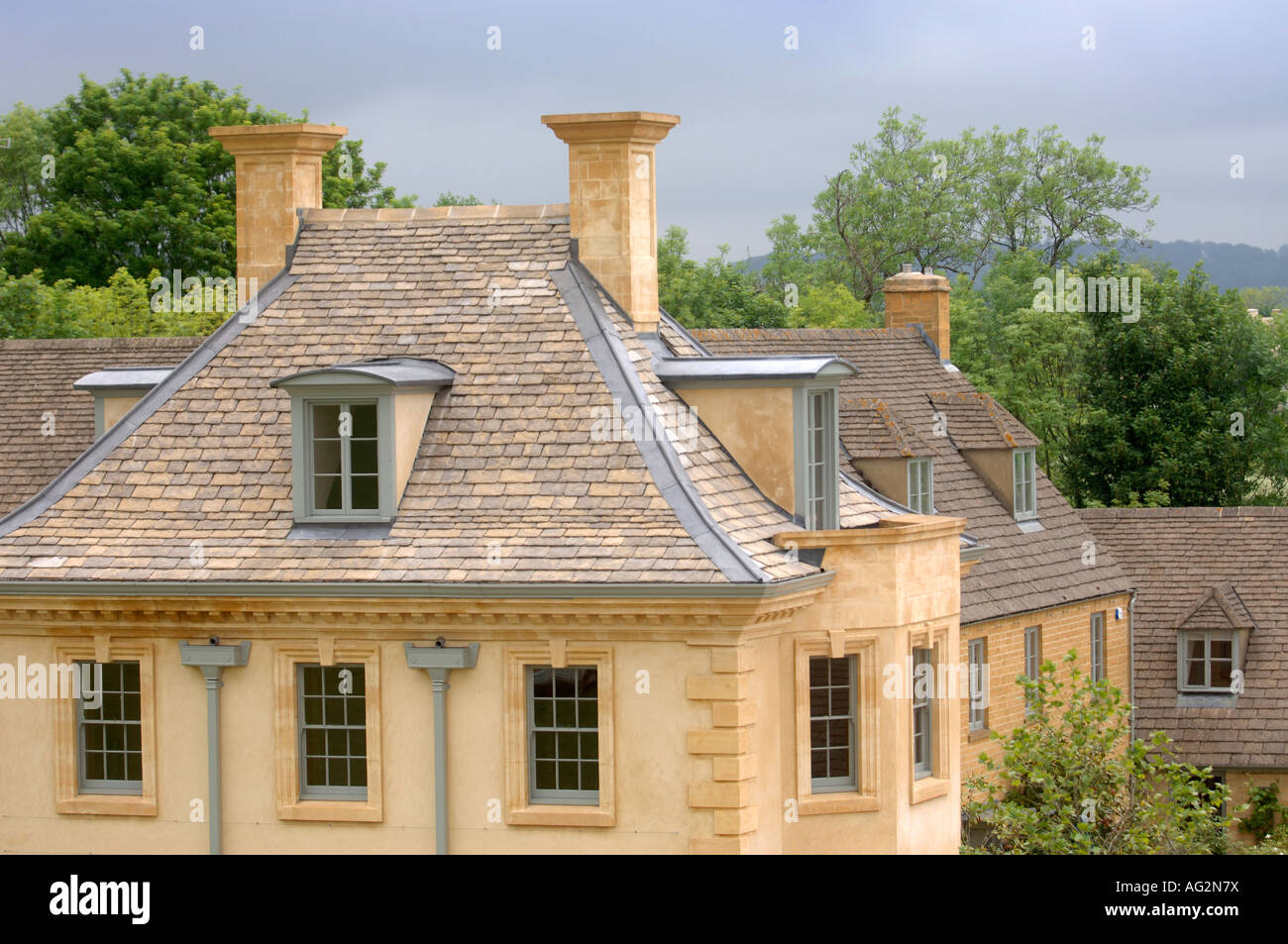 Bâtiment en pierre de Cotswold avec fenêtres de toit LUCARNE À LONGBOROUGH FESTIVAL OPERA GLOUCESTERSHIRE UK Banque D'Images